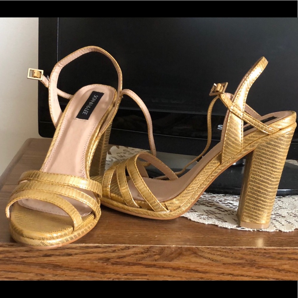Gold shiny dress heels